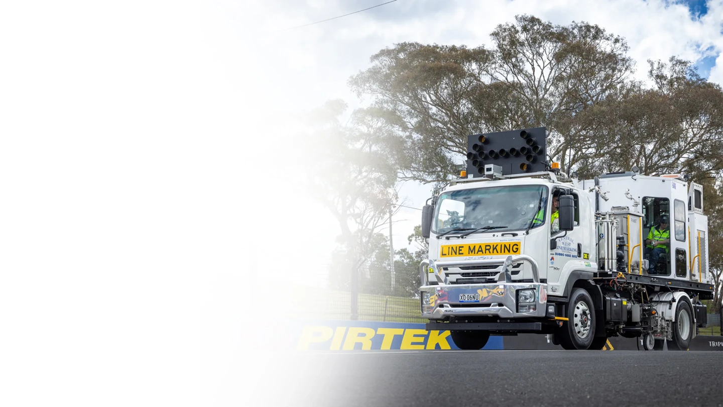 ISZS1935 Dualcontrol Hero Desktop 1440X810 2X